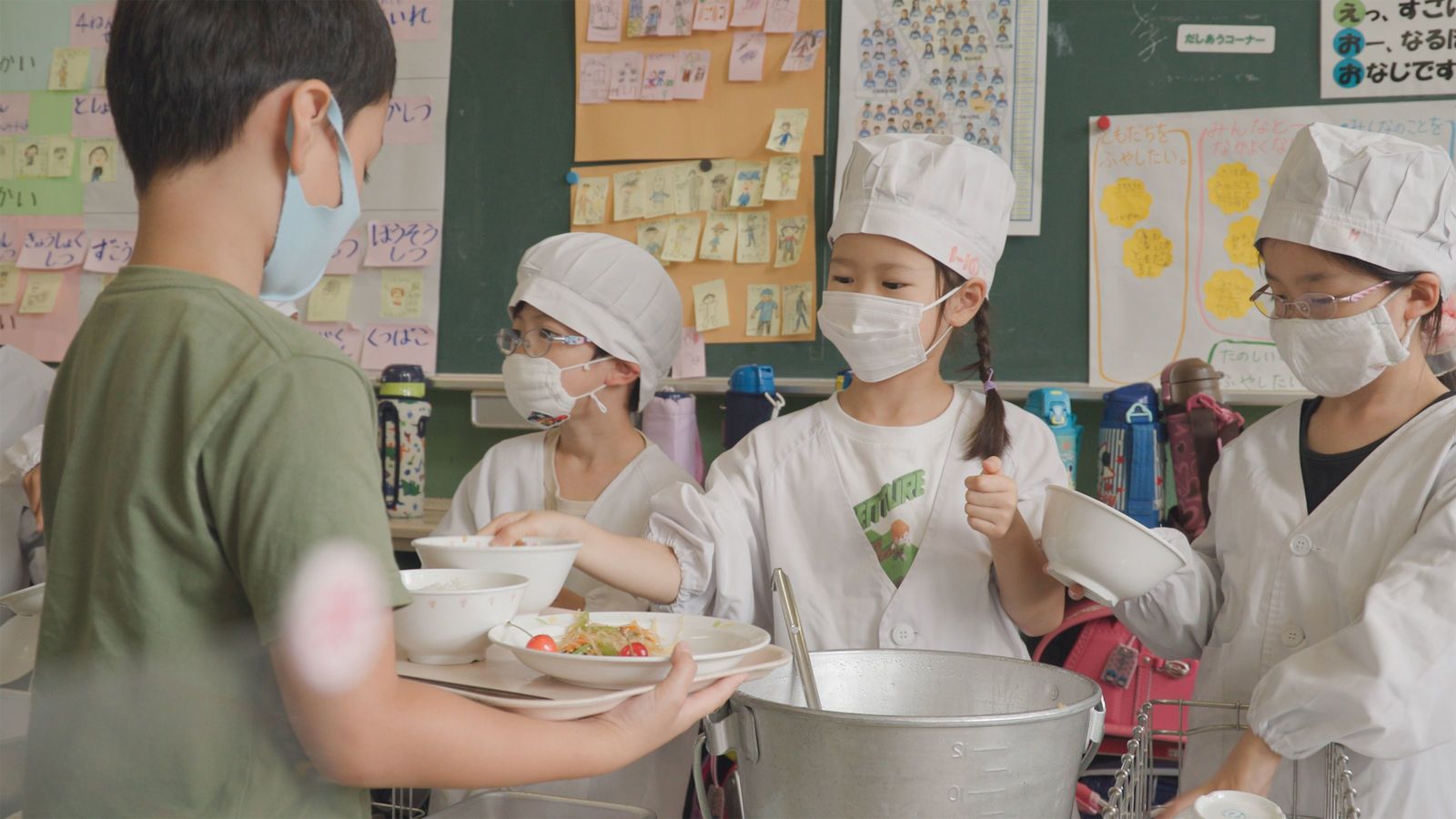 ｢小学生が教室を掃除するなんて｣世界が驚嘆…米アカデミー賞候補ドキュメンタリーが映した日本の普通の光景【2025年4月BEST】 『小学校～それは小さな社会～』の山崎エマ監督が伝えたかったこと