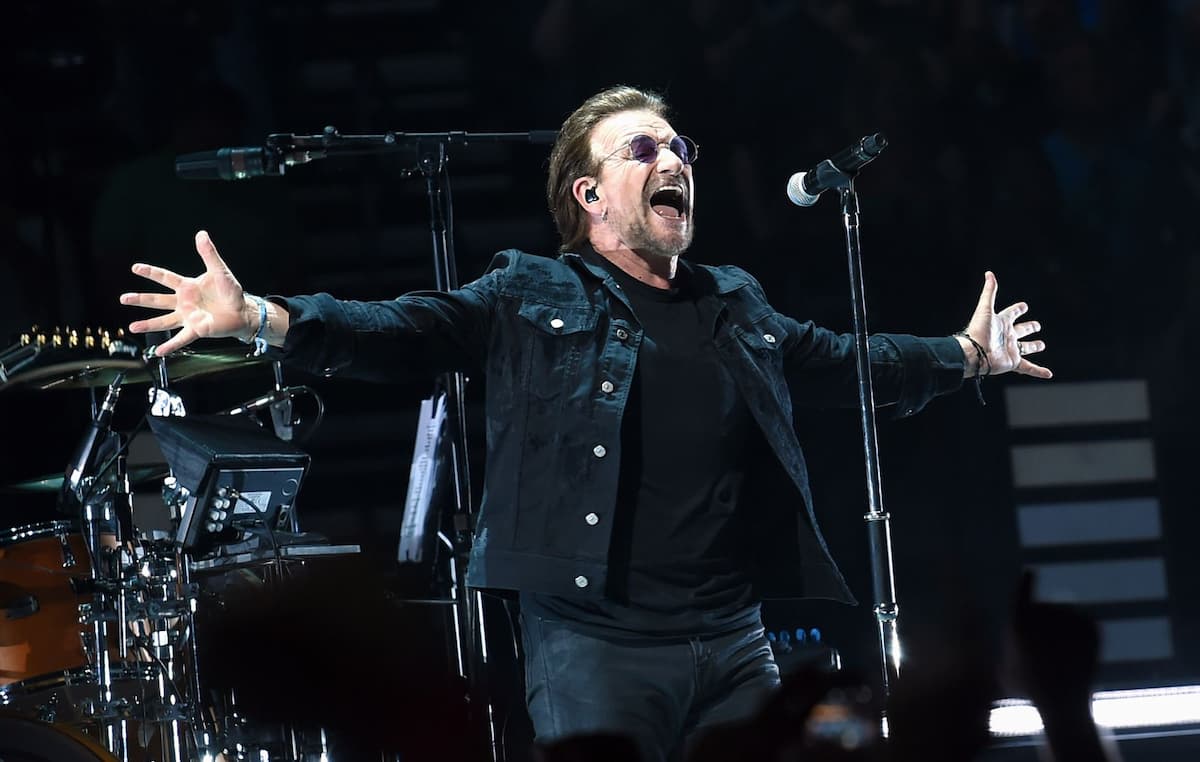 U2のボノ、ドキュメンタリー『ボノ：ストーリーズ・オブ・サレンダー』のトレイラー映像が公開
