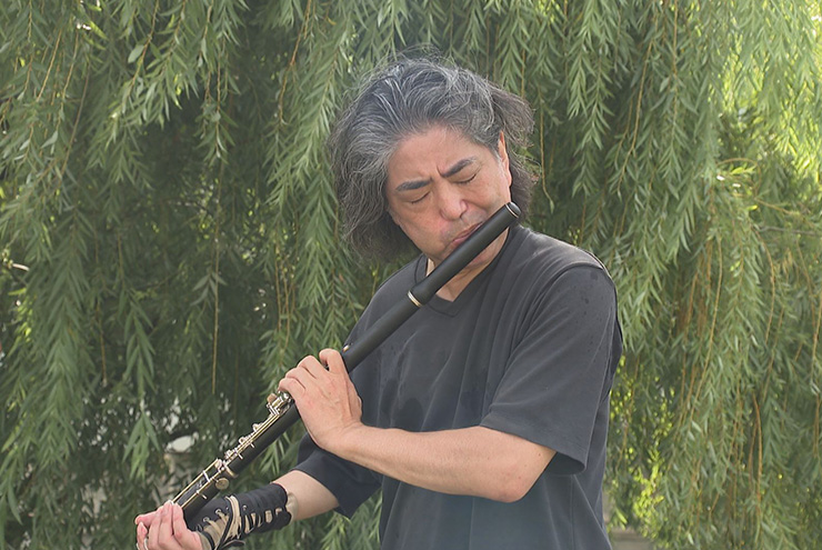 【TBSドキュメンタリー映画祭 2026】『矛盾に抱かれて　音楽 建築 哲学 悲哀 循環』 優しい世界への第一歩は「2つの身体を愛す」こと